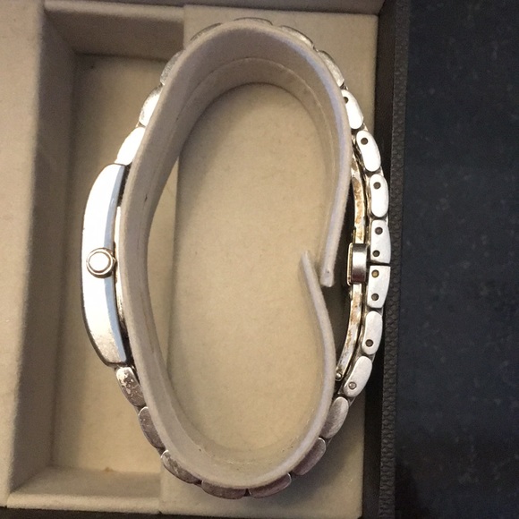 EUC FENDI TIMEPIECE - Picture 4 of 6